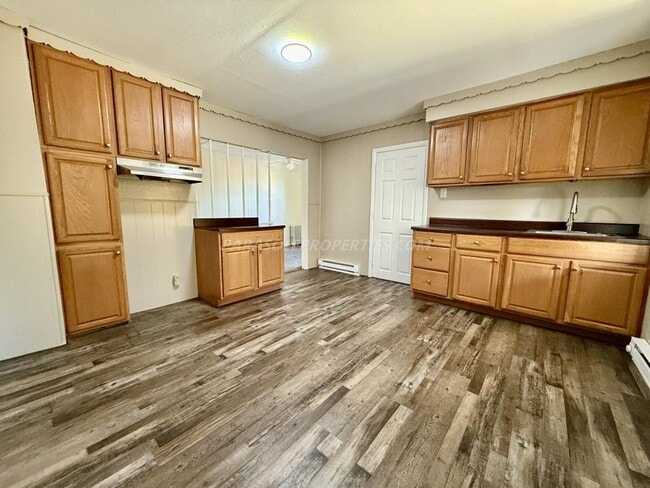 Photo - 333 E Locust St