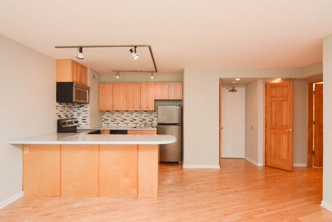 Photo - 429 W Wellington Ave Unit A05C