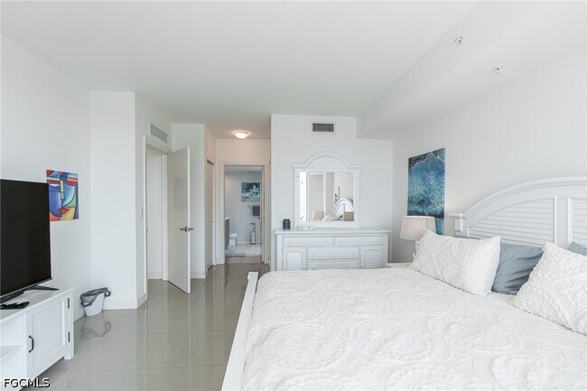 3000 Oasis Grand Blvd Unit 801