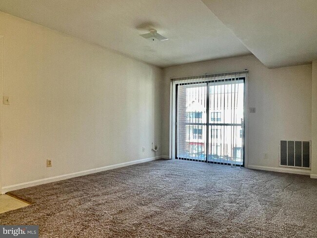 Photo - 200 Chesterfield Ln Unidad 302