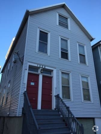 Building Photo - 1222 W Diversey Pkwy Rental
