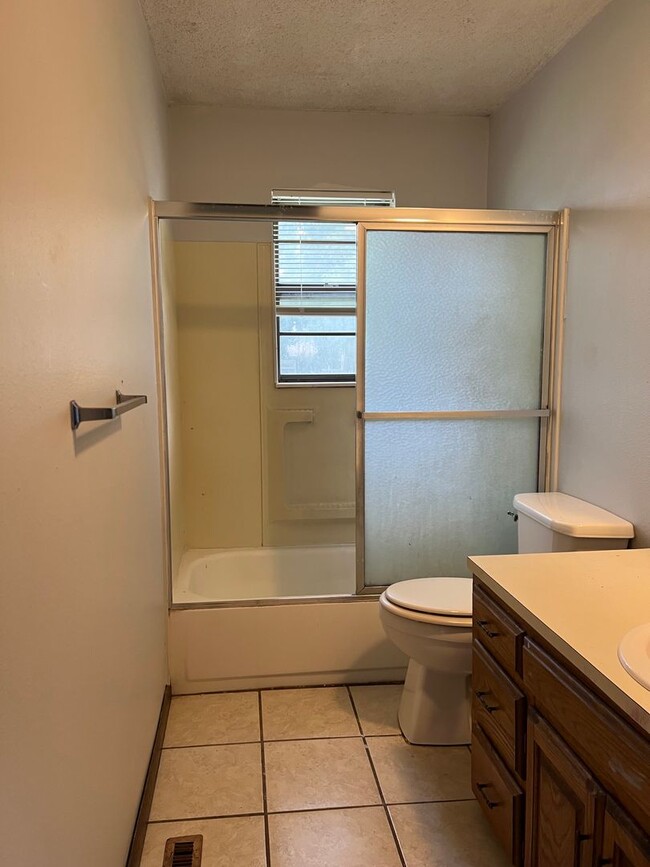 Photo - 3329-3331 Hawthorn Unit 3331 Hawthorn