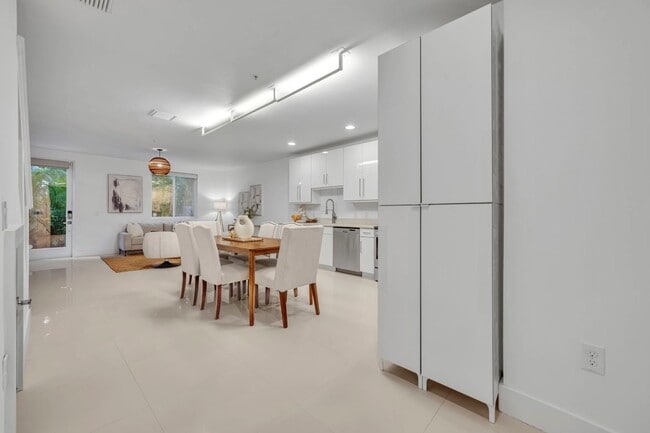 Garage Entrance - 438 W Swoope Ave