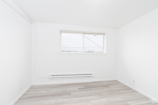 2BR, 1BA - 760SF - Bedroom