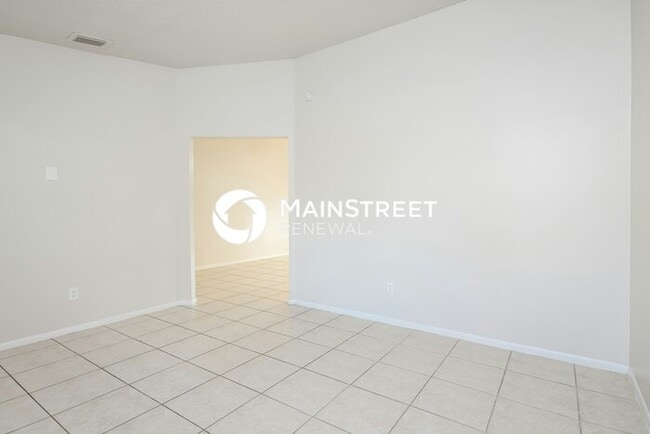 Photo - 3 Bedroom Pet-Friendly Home in OCOEE, FL with Main Street Renewal