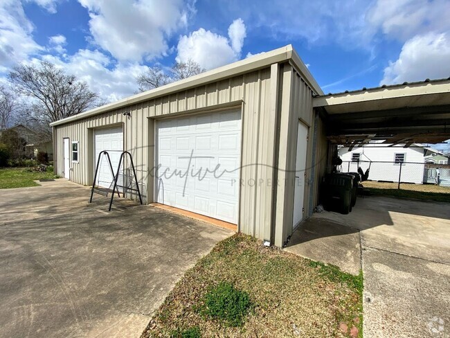 Building Photo - Studio Apartment for Rent – Central AC, Fu...
