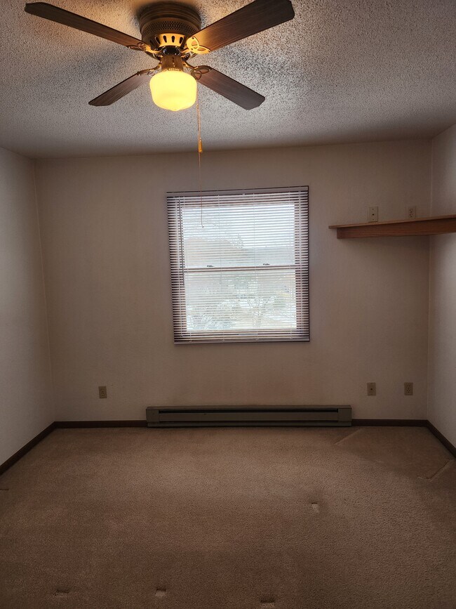 1490 Tower Dr Unit 3