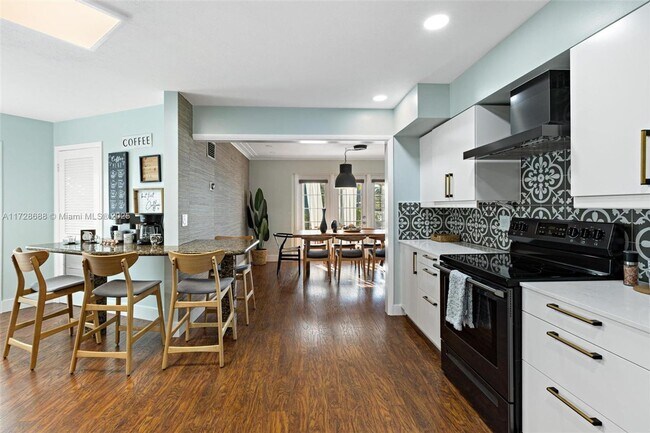 Photo - 2719 SE 11th St