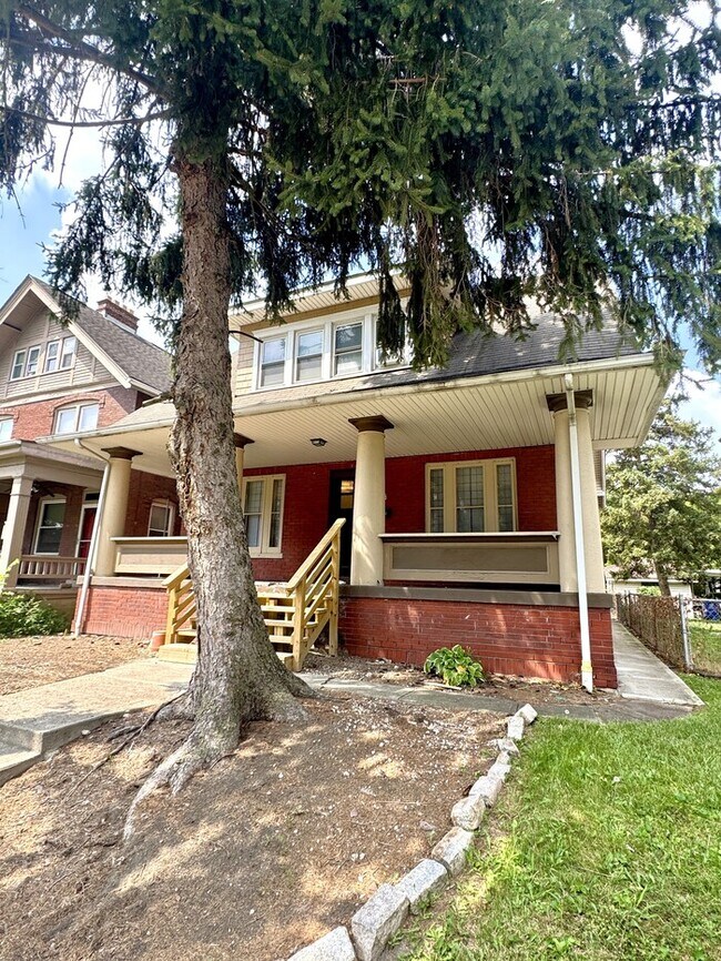 Photo - 6 Bedroom on Campus