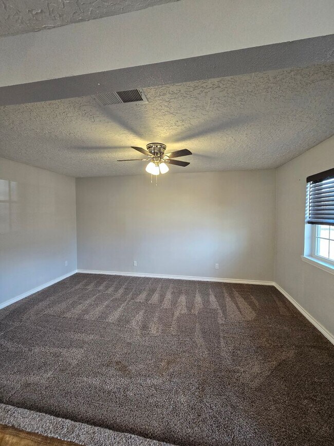 Photo - 309 W Plaza Dr