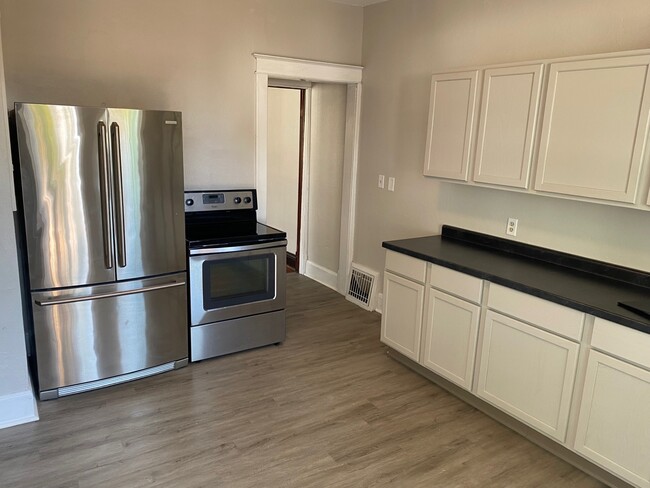 Building Photo - 229 44th St Rental