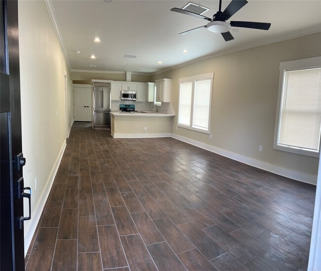 Photo - 1148 Panama St