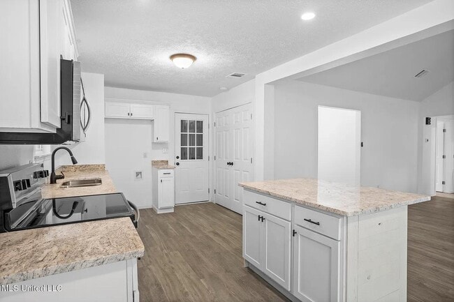 Photo - 214 W Lakewood Dr