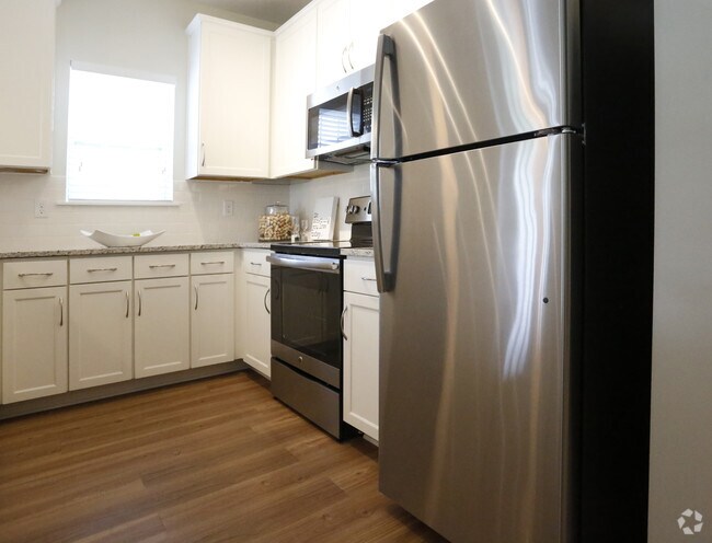 3BR/3BA -1300SF
