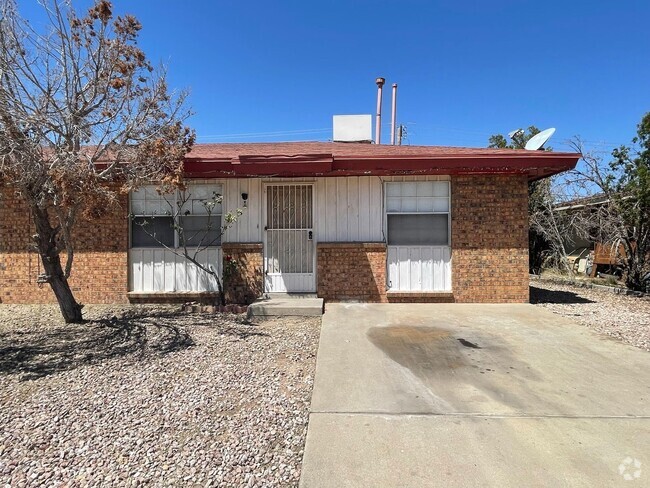 Building Photo - AFFORDABLE EASTSIDE DUPLEX Rental