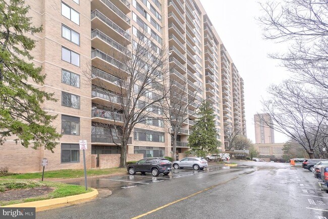 Building Photo - 3713 S George Mason Dr Unit 414 W