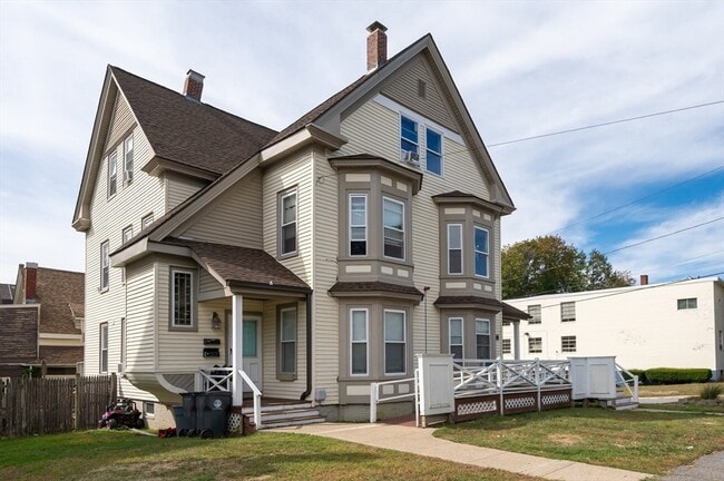 Building Photo - 494-496 Main St Unit 2
