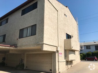 Photo - 7409 Woodman Ave