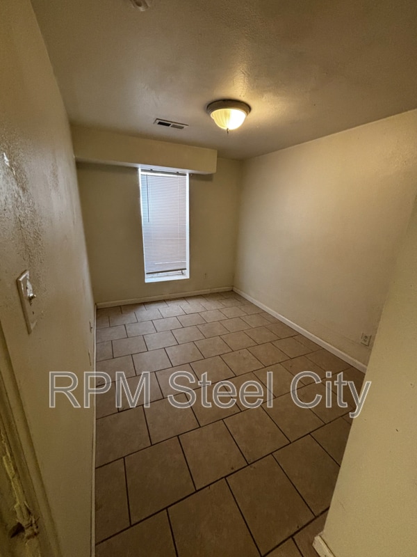 Photo - 511 W 12th St