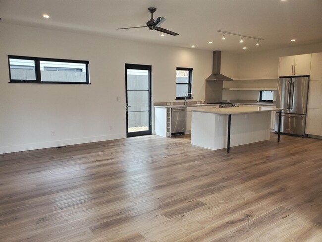 Photo - 423 N 8th St Casa