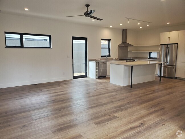 Building Photo - 423 N 8th St Rental