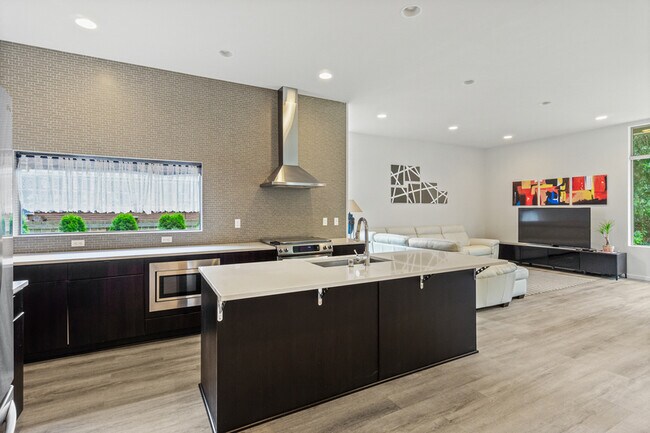 Photo - 2325 N 122nd St