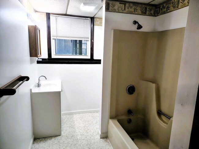 Photo - 124 Mammoth Rd