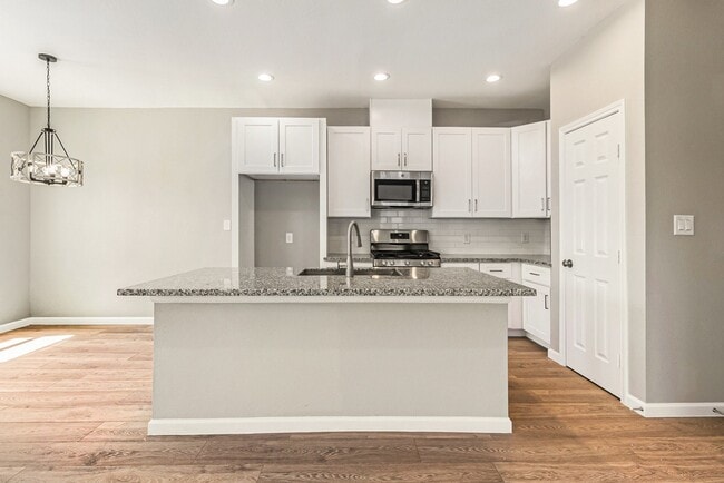 Photo - 4645 Larkspur St