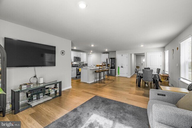 Photo - 459 Currant Cir