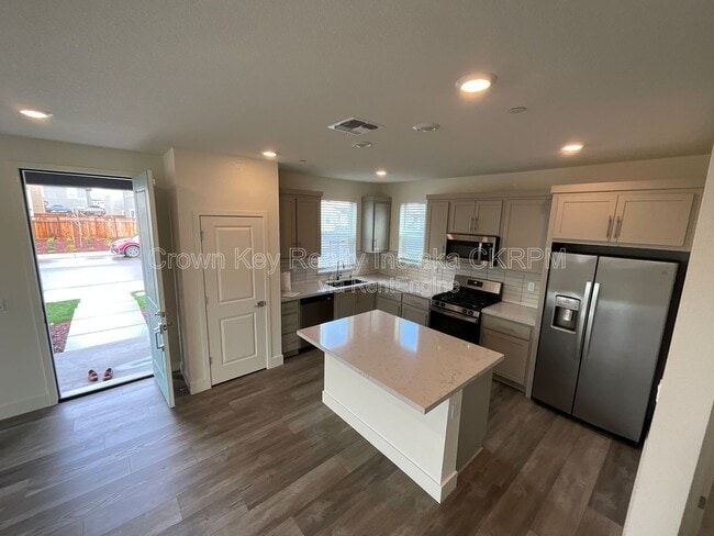 Photo - 2090 Daimler St
