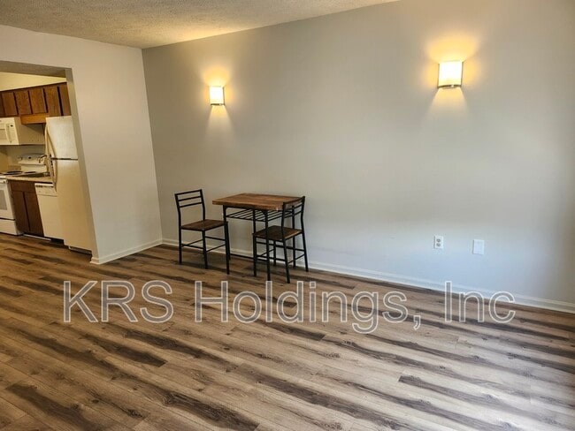 Photo - 211 S Waverley St