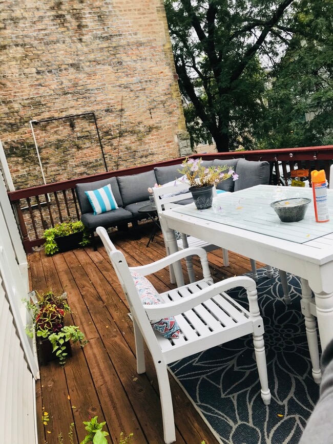 Photo - 2509 N Marshfield Ave Unidad 2 Front