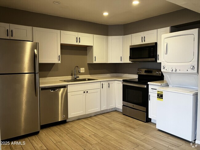 Building Photo - 4027 E Moreland St Unit 4 Rental
