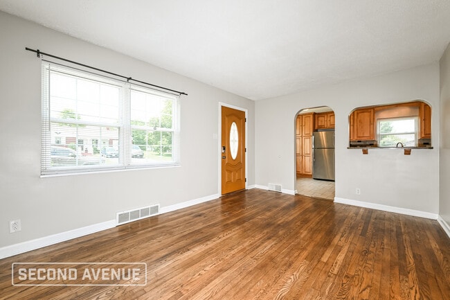 Photo - 1247 Cascade Rd