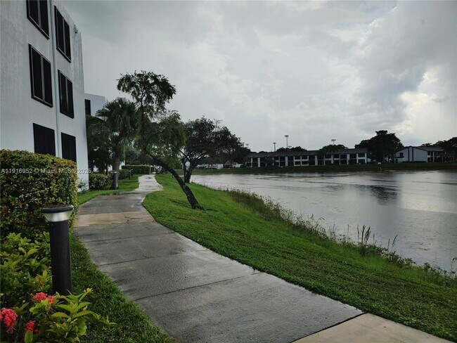 Photo - 212 Lake Pointe Dr Unit 112