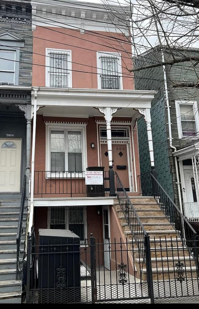 Photo - 605 Bramhall Ave
