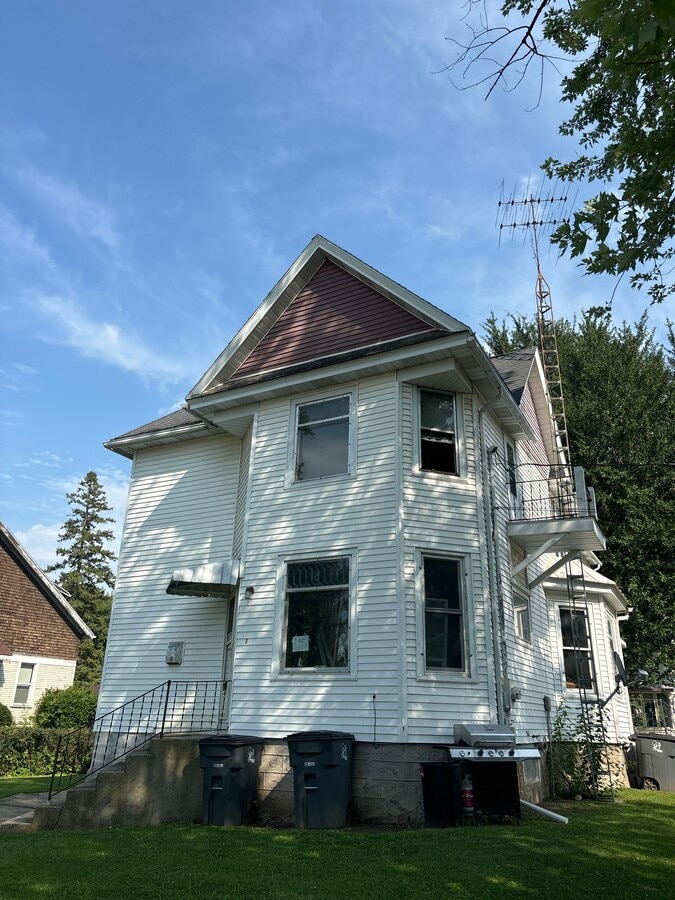 Photo - 301 N Main St Apartments Unit 3