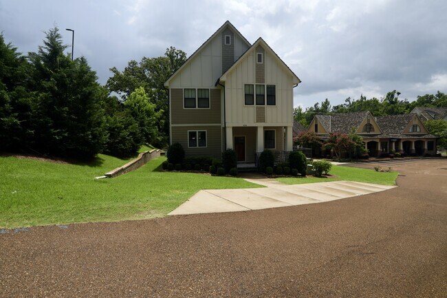 Photo - 406 Shakespeare Ln