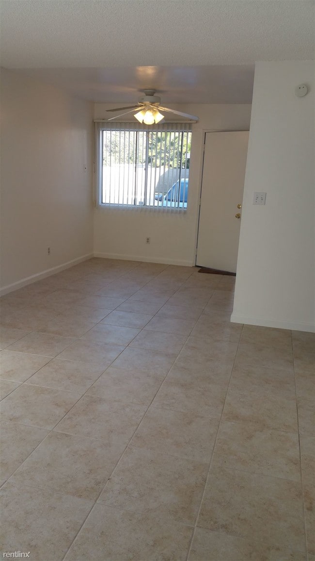 2 br, 1.5 bath Townhome 6412 Stockdale Hwy For Rent in Bakersfield