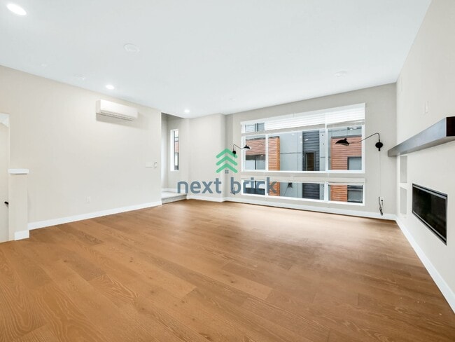 Photo - Welcome to this beautiful 4-bedroom, 3.5-bathroom for Rent!