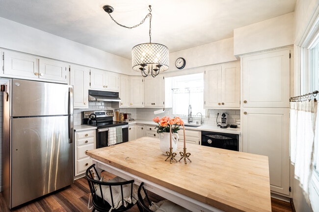 Photo - 535 W Montclaire Ave