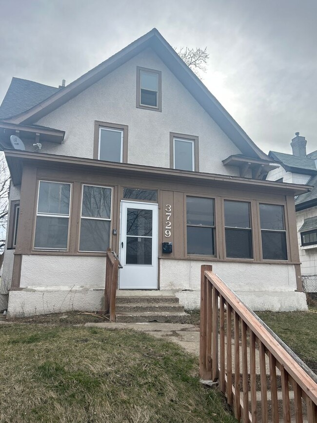 Building Photo - Beautiful 5b/2b in South Minneapolis!