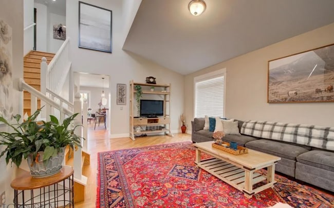 Photo - Charming 5-Bedroom Family Home for Rent in...