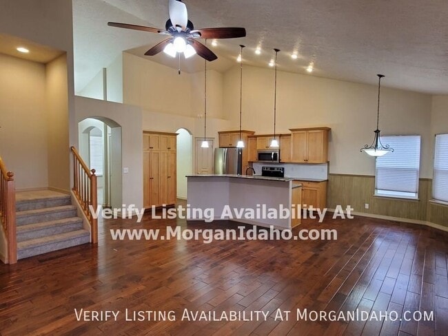2330 W Trestle Dr