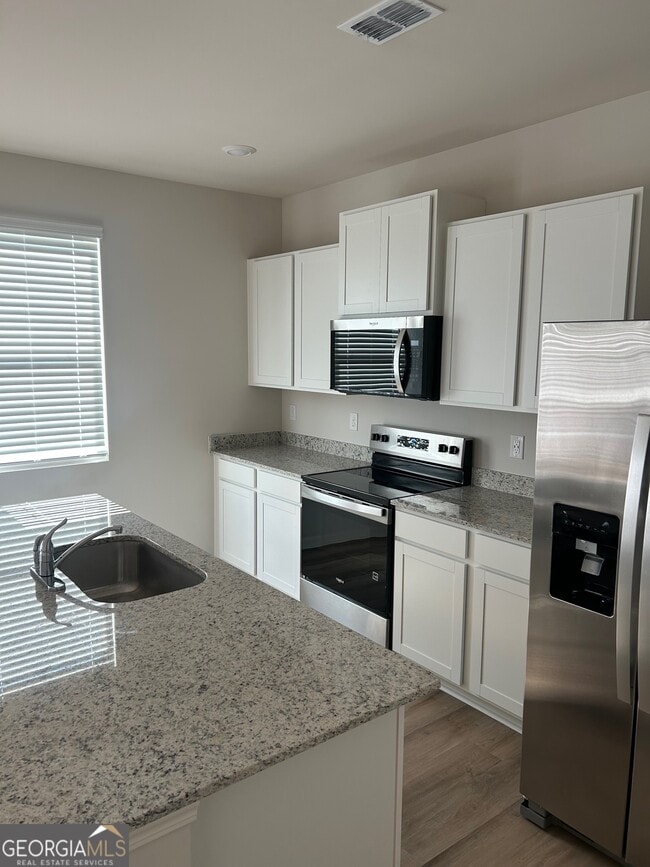 Photo - 31 Coggins Pl NE