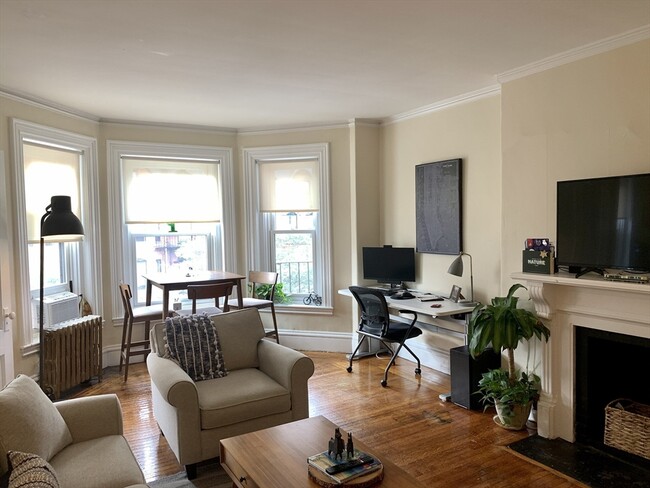 Photo - 217 Newbury St Unidad 3