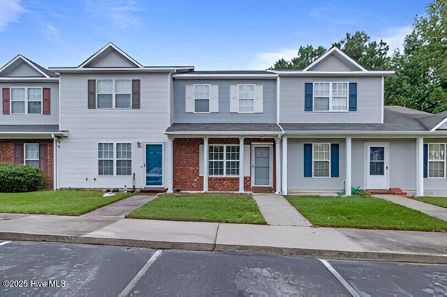 Photo - 305 Meadowbrook Ln Townhome