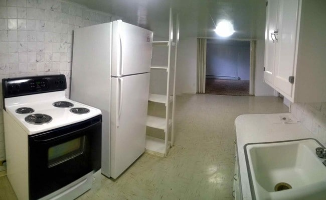 Reduced! Best price available for 2BR with utilities. - 455 N 5th St