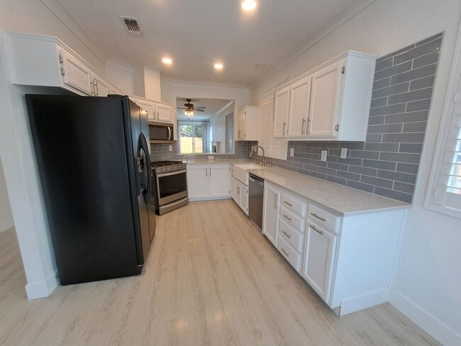 472 Somerville Cir