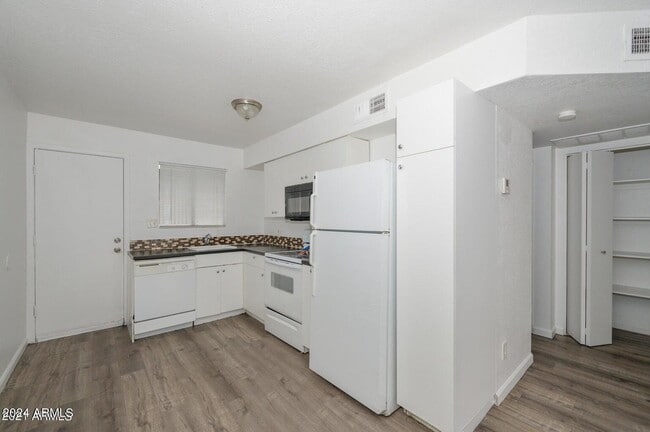 Photo - 2049 W Hayward Ave